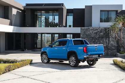 La Amarok II de atrás