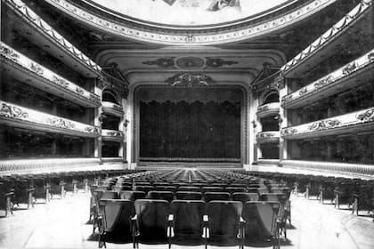 La ambiciosa sala creada por Glücksmann fue construida en el mismo terreno que ocupaba otro teatro: el Nacional Norte