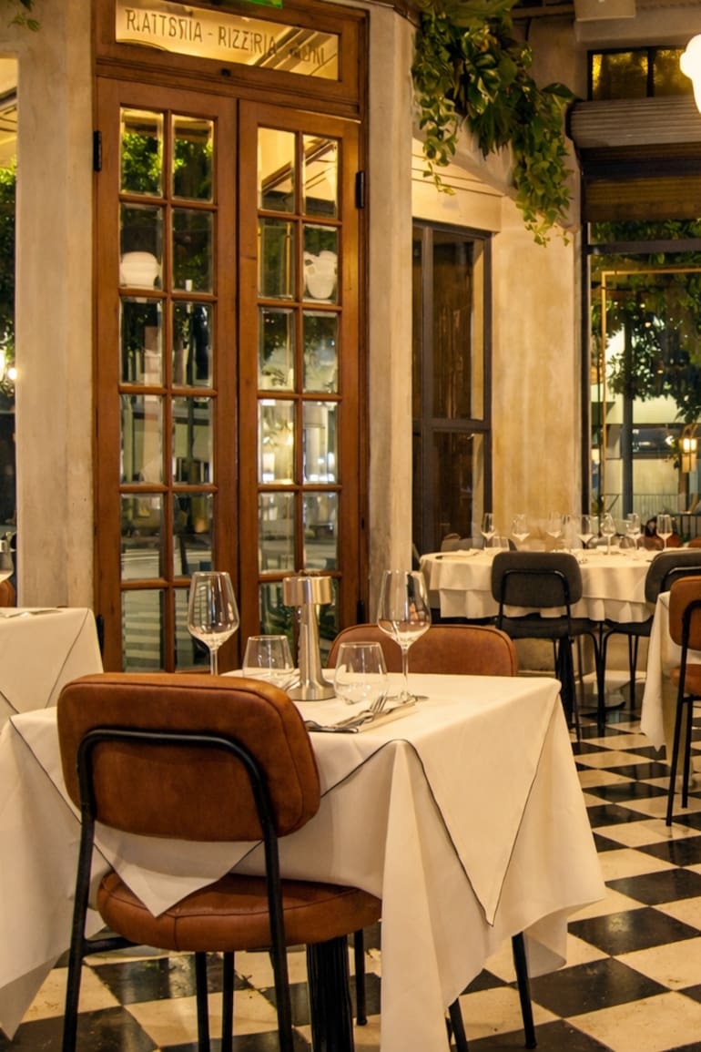 La ambientación del restaurante es sobria y clásica