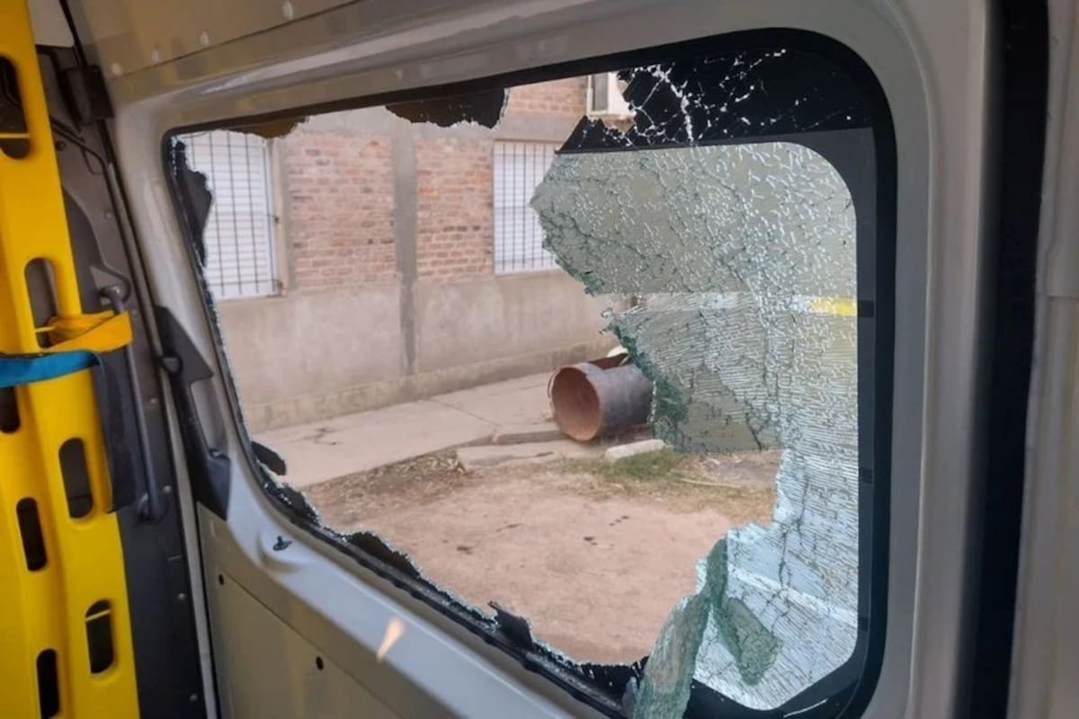 La ambulancia de Tostado, destrozada tras el crimen de un chico en un partido de fútbol