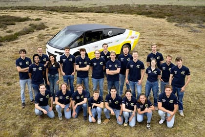 La ambulancia eléctrica Stella Juva fue desarrollada por un equipo integrado por estudiantes vinculados a la Universidad Tecnológica de Eindhoven de Países Bajos