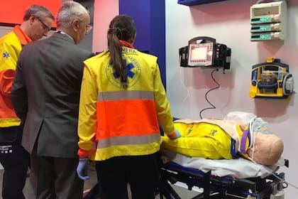 La ambulancia que comenzará a funcionar el viernes que viene en la región de Cataluña se conecta con doctores fuera del vehículo