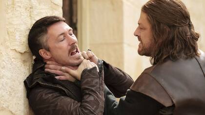 La amistad entre los Stark y Meñique comenzó en la primera temporada de la serie