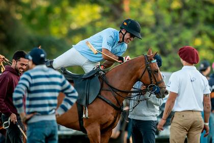 La amplia sonrisa de Rodrigo Ribeiro de Andrade en la llegada a los palenques: La Dolfina-Brava le torció un brazo al poderoso, aunque disminuido, Ellerstina.