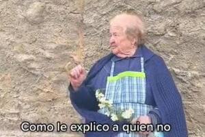 La anciana le lleva flores a su difunto marido y su nieta decidió compartir la historia que se volvió viral.