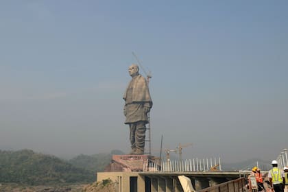 La "estatua de la Unidad" es una construcción de 182 metros, en representación del líder de la independencia Sardar Patel, queserá inaugurada el 31 de octubre
