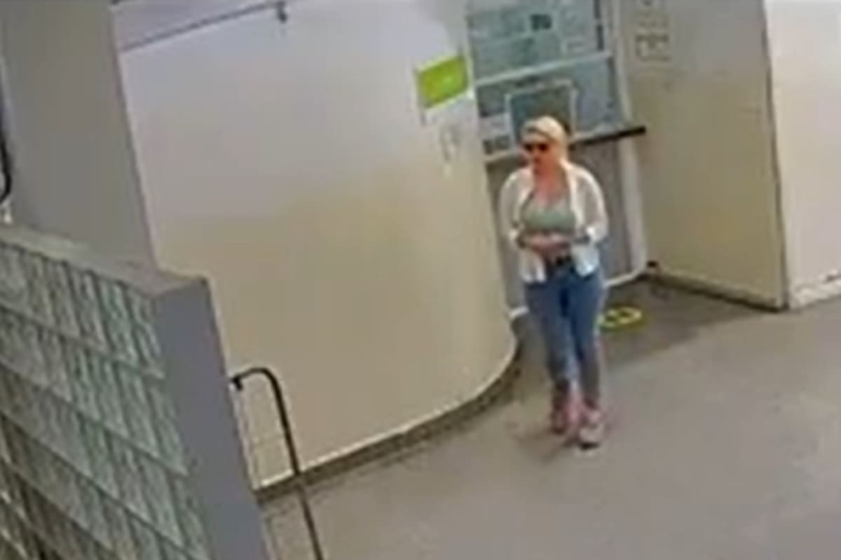 La anestesista, en la farmacia del hospital de Vicente López