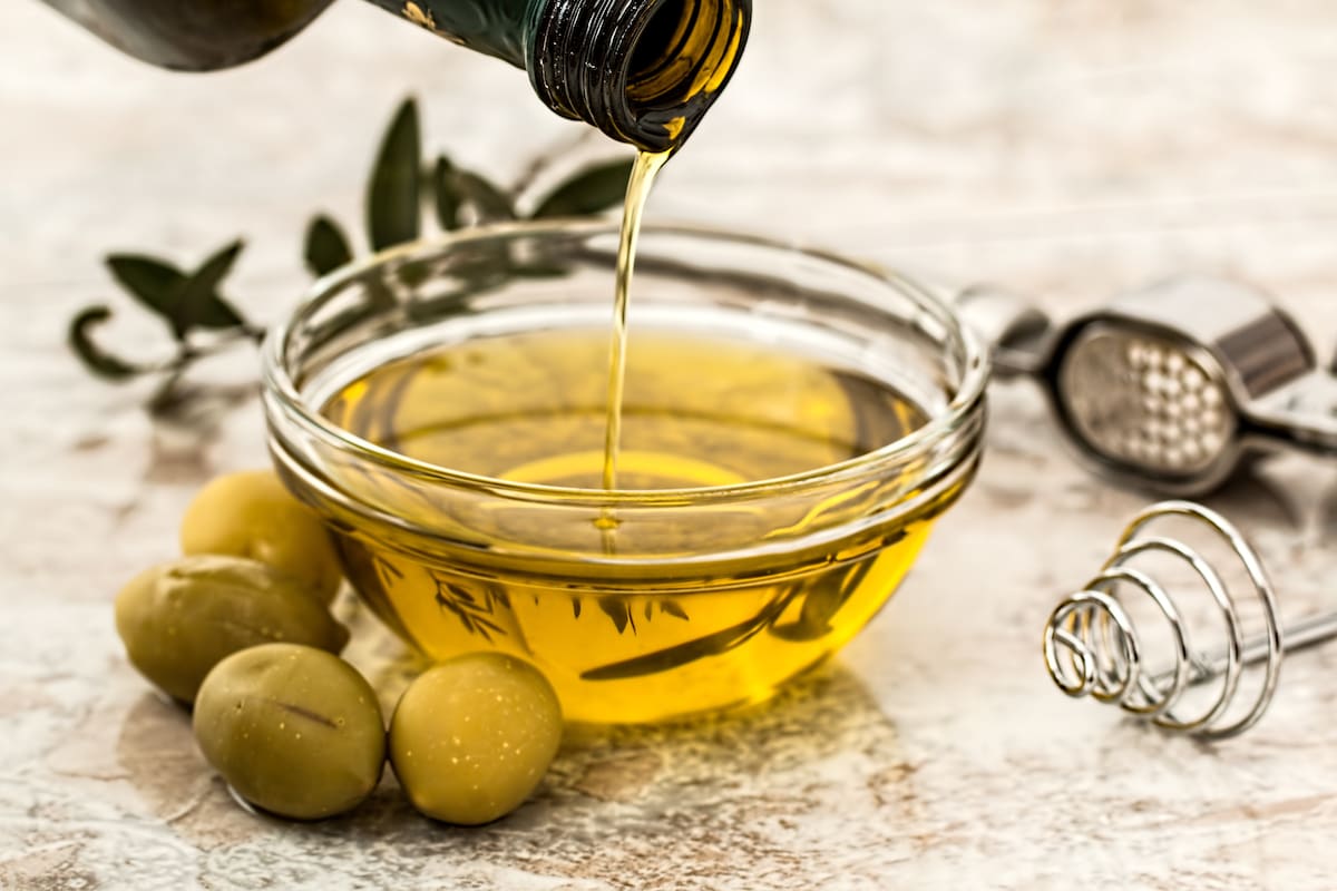La Anmat prohibió dos aceites de oliva por carecer de registros de establecimiento y estar falsamente rotulados