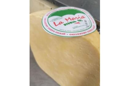 La Anmat prohibió la elaboración y comercialización del queso “Sardo Argentino marca “La María”.