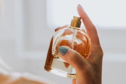 La Anmat retiró del mercado el perfume de una marca tras detectar que provenía de un “lote experimental”
