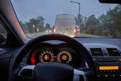 La ANSV recomienda prestar atención a los lugares en los que se para y hacerlo con extra precaución