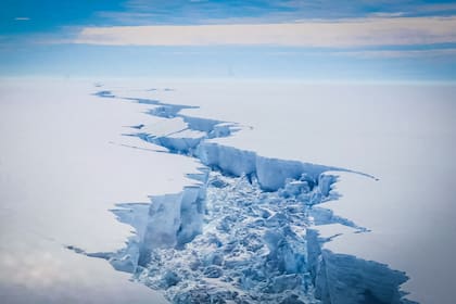 La Antártida se divide en Icebergs gigantes, un peligro para el futuro humano - La grieta en la plataforma de hielo Larsen C