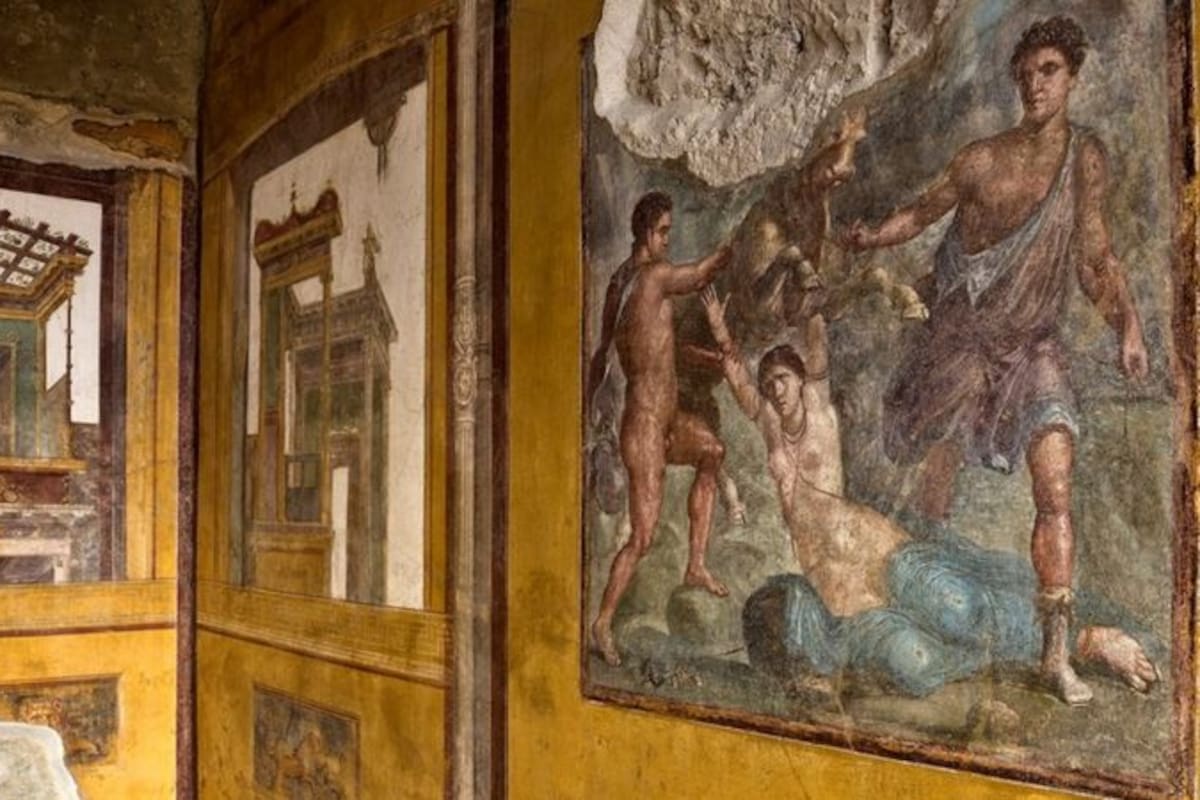 La antigua casa, con sus famosos frescos de 12 escenas mitológicas, ha sido restaurada.