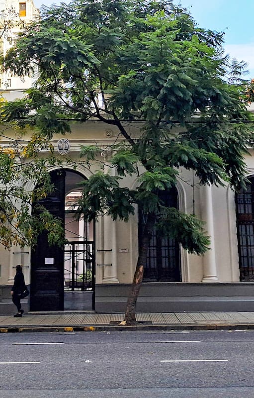 La antigua casona de 1865, en Avenida Callao.