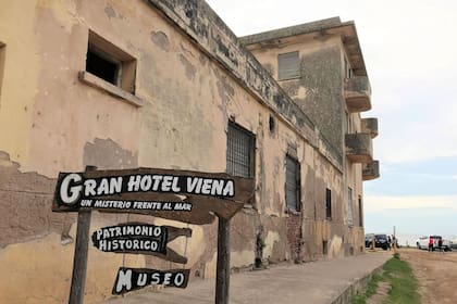 El hotel se construyó en la década del 40 con el impulso del matrimonio Pahlke; él inmigrante alemán y ella, austríaca, por eso el nombre