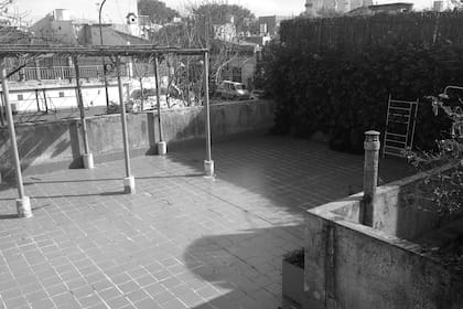 La antigua terraza hoy es la planta de los dormitorios. La nueva ofrece vistas más abiertas y mantiene su función de esparcimiento.