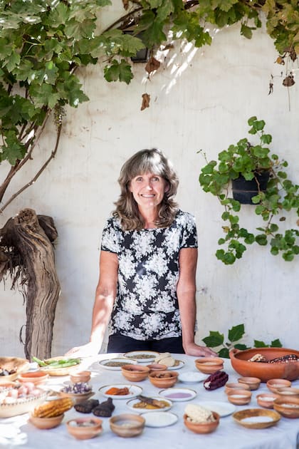 La antropóloga y chef Mercedes Costa expone todos los ingredientes andinos.