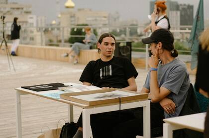 La apariencia física, incluyendo la higiene personal y la vestimenta, influye en cómo los demás te perciben