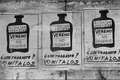 “La apelación contra el comunismo y luego el marxismo fue una constante de gran parte del siglo XX argentino”, dice sobre esta imagen la historiadora Marina Franco. Y agrega que “los años setenta nos obligan a interrogarnos sobre el poder de estos mecanismos sociales y políticos."