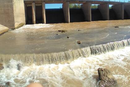 La apertura de compuertas en Colonia Dora, Santiago del Estero, mejorará el caudal para el Salado en Santiago del Estero