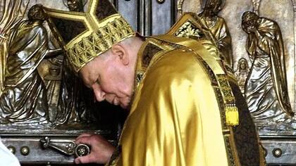 La apertura de la puerta santa de la Basílica de San Pedro marca el inicio de los jubileos