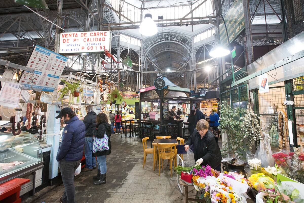 La apertura de más de una decena de locales de diversas propuestas le dio una nueva vida al tradicional edificio de Bolívar y Carlos Calvo