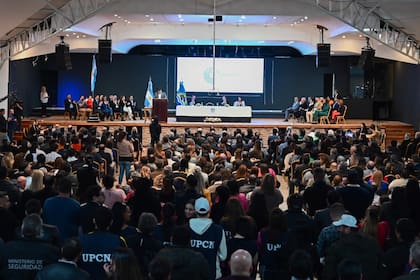 La apertura del año legislativo en Río Gallegos, en el salón auditorio "Bet El"