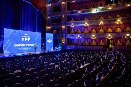 La apertura del Encuentro Anual de Becarios, realizada en la Ciudad de Buenos Aires en el marco de los 30 años de Fundación YPF.