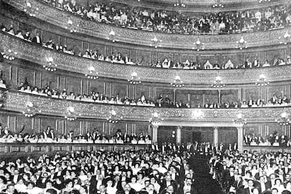 La apertura del teatro generó una expectativa enorme. Tanto que la obra Aída no captó toda la atención. “La observación se había concentrado en los detalles de la magnífica sala y en la fiesta”, escribió el cronista