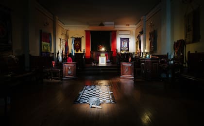 “La apertura regular de la sede al público forma parte de una decisión institucional reciente: mostrar la Masonería tal como es, quitarle dramatismo al mito y permitir que la sociedad conozca un edificio histórico, una tradición de pensamiento y una institución viva”, explica Pablo Lázaro