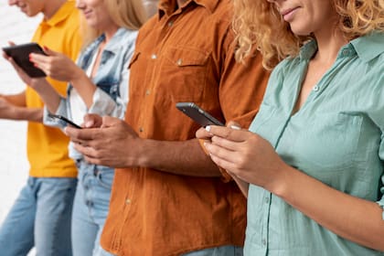 La aplicación cuenta con tecnología de comparación biométrica facial y base de datos de a persona