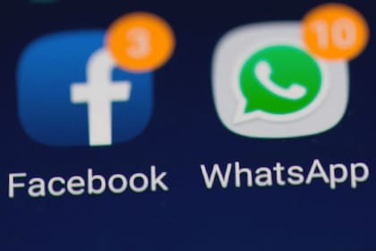 El periodista especializado en ciberseguridad, Zak Doffman, explicó por qué deberíamos dejar de utilizar Facebook Messenger y pasarnos a WhatsApp o a Signal