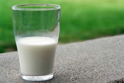 La APLV es la alergia a la proteína de la leche de vaca e incluye todos los productos lácteos y sus derivados