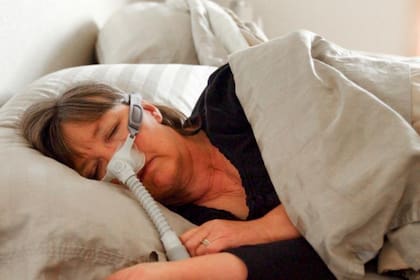 La apnea del sueño suele tratarse con una máquina CPAP