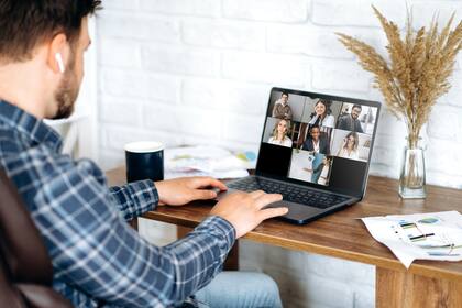 La app de videollamadas Zoom ahora permitirá pausar una reunión, eliminar un usuario problemático y seguir