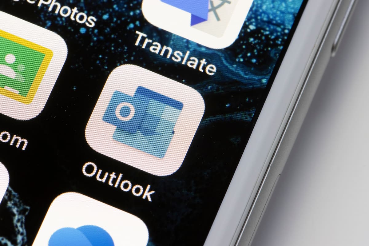 La app Outlook para Android o iPhone ahora puede leer los mensajes de correo electrónico en voz alta
