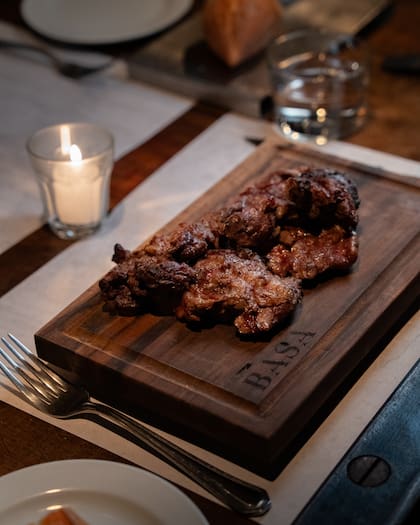 La arañita en Basa. Un punto de encuentro entre Recoleta y Retiro para quienes comen tarde