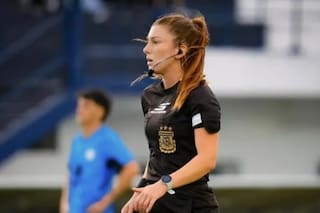 Quién es Ariadna Palacios, la primera mujer en dirigir un partido de la Primera B Metropolitana
