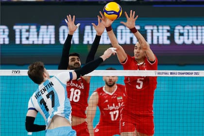 La Argentina debutó con una caída ante Irán, en un partido que fue cambiante en juego y emociones