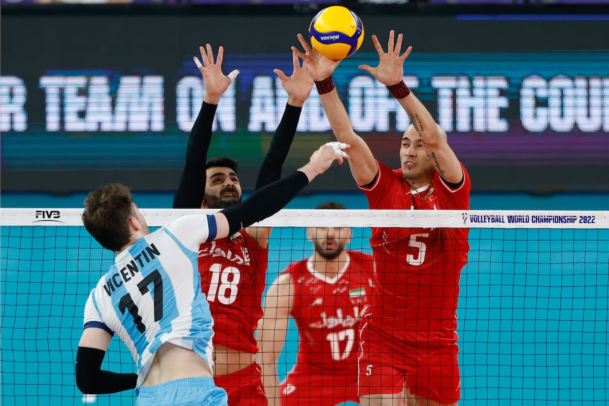 La Argentina debutó con una derrota ante Irán, ajustada por 3 a 2, pero que la condiciona en el futuro inmediato