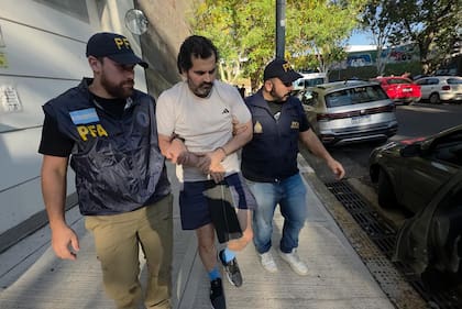 La Argentina expulsó a México a un contraalmirante acusado de contrabando de combustible