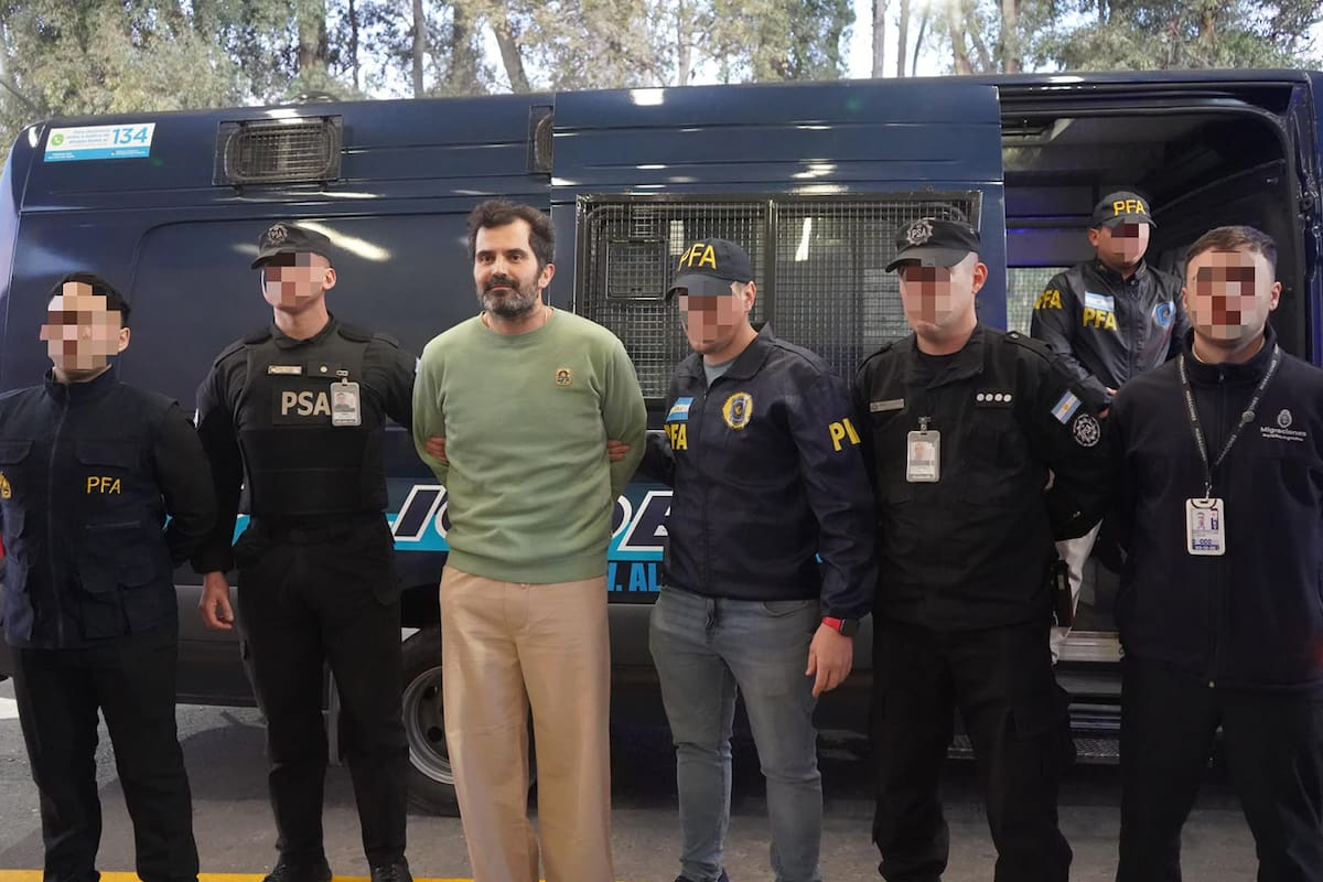 La Argentina expulsó a México a un contraalmirante acusado de contrabando de combustible