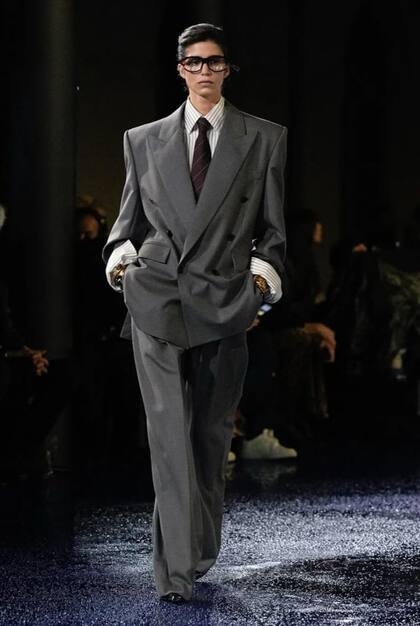 La argentina Mica Argarañaz también brilló en la pasarela de Saint Laurent