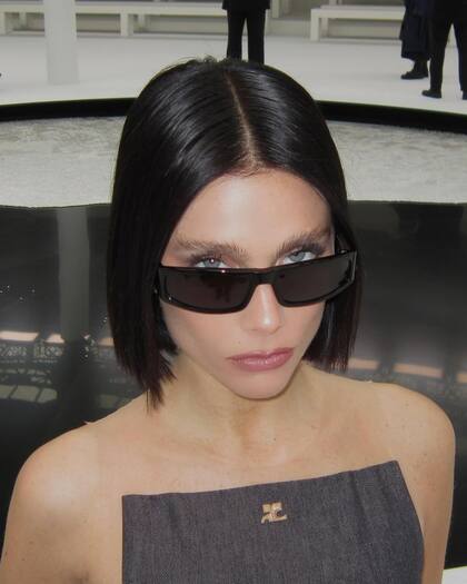 La argentina, que protagonizó la vida de Nair Galarza, con cambio de look en Paris Fashion Week
