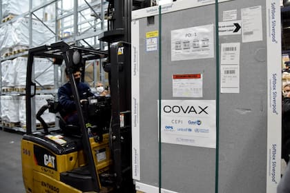 La Argentina recibió el 28 de marzo el primer envío a través de Covax de 218.000 dosis de la vacuna AstraZeneca/Oxford