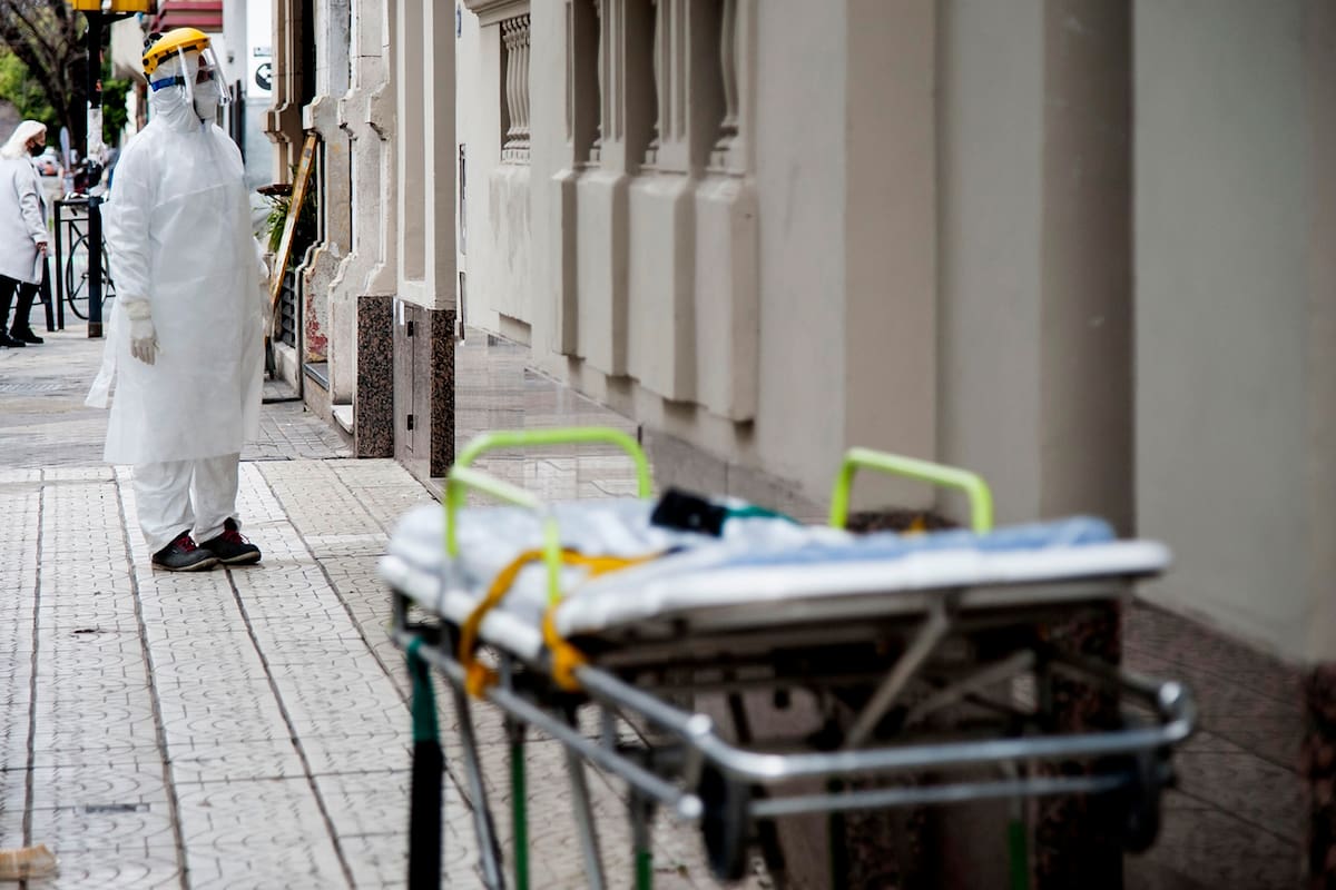 La Argentina se convirtió en el 11° país en sumar más de 40.000 muertos por la pandemia