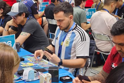 La Argentina tuvo 21 representantes en el Mundial de Pokémon que se hizo en Japón; participaron en las competencias con cartas y con videojuegos; Emanuel Diogo lució la casaca de la Selección