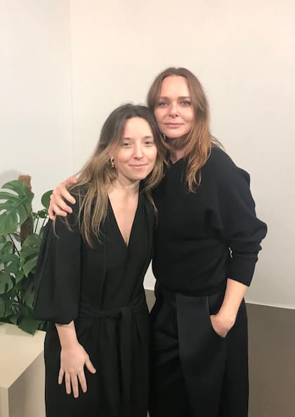 La argentina Verónica Potocko junto a Stella McCartney