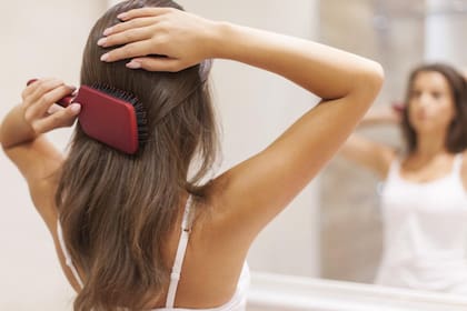 La arginina le puede ayudar a mejorar el aspecto de su cabello (Istock)