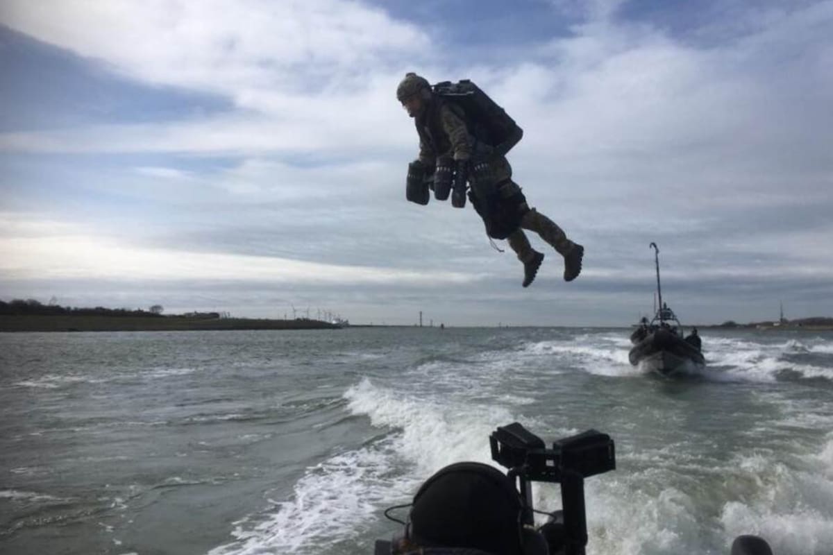 La armada de los Países Bajos probó un traje a reacción con un diseño similar al funcionamiento de la armadura de Iron Man